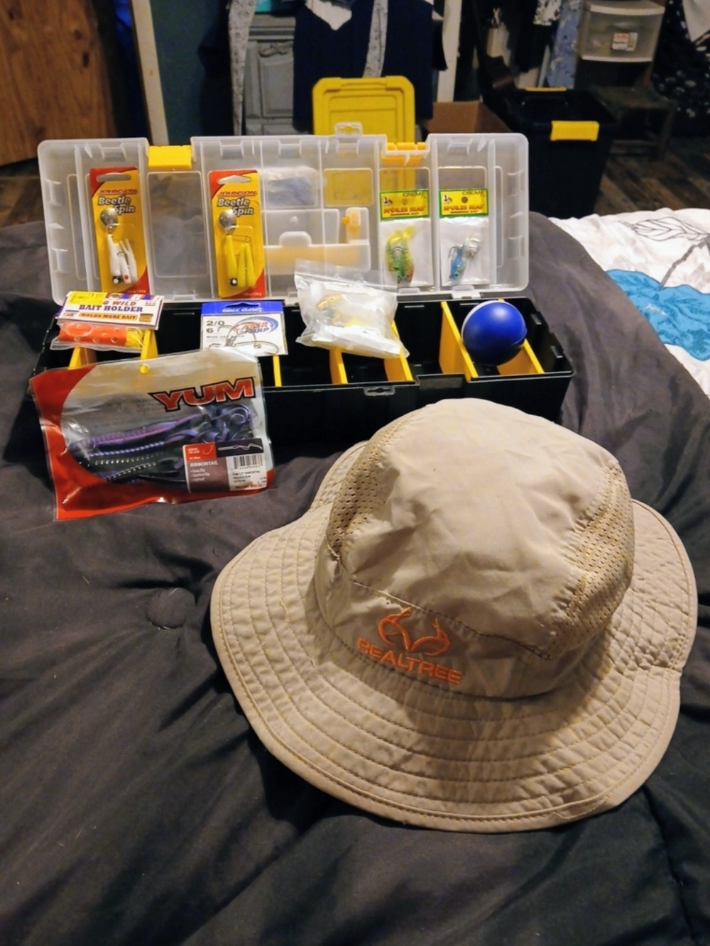 Freshwater Fishing Lot – Loaded Tackle Box + Realtree Boonie Hat
